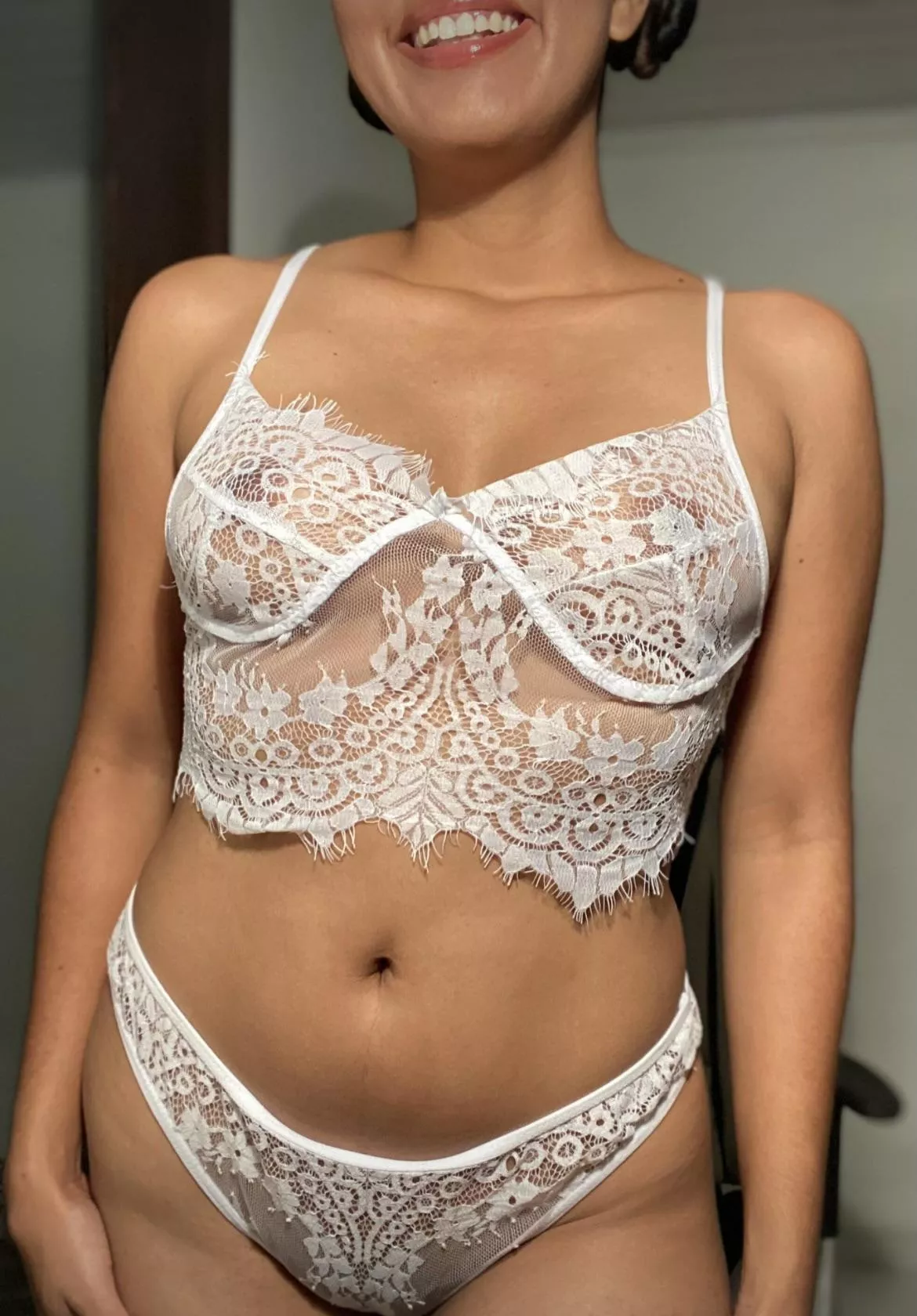 Enjoy my cute smile [F] 