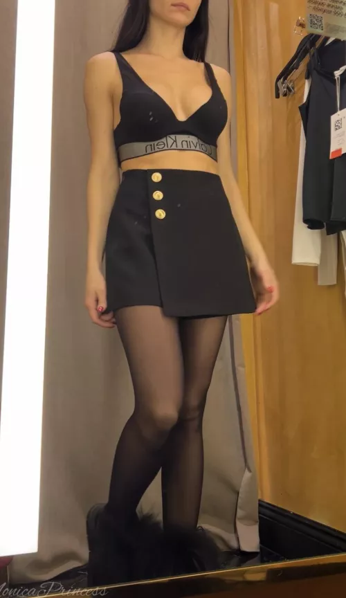 Let's fuck in changing room
