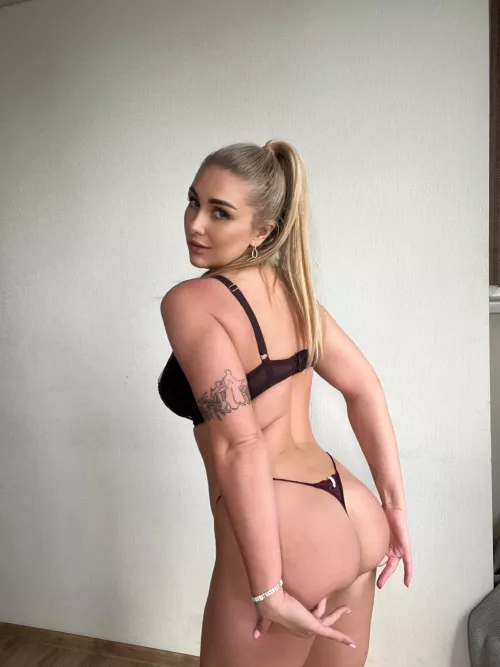 Those buns will have to punish your little banana 