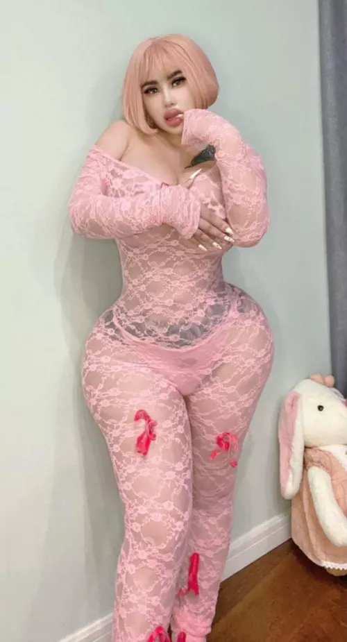 Will you come say hi to a cute pink bimbo?