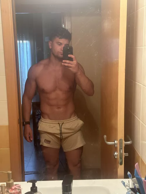 Don't I look sexy when show u all beauty of my muscles🔥🔥🔥?