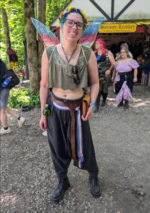 Fun little SFW photo from when I went to the Great Lakes Medieval Fair. 