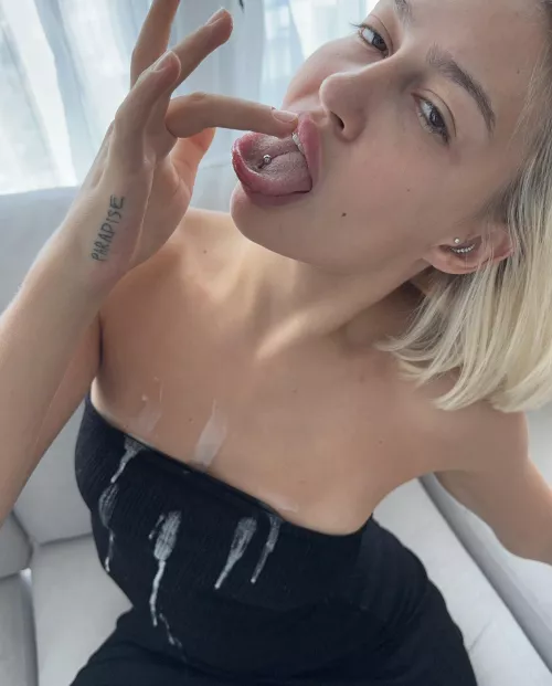 Hi, i’d like to order some attention