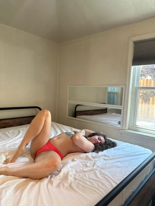 I love this bright pink lace… 