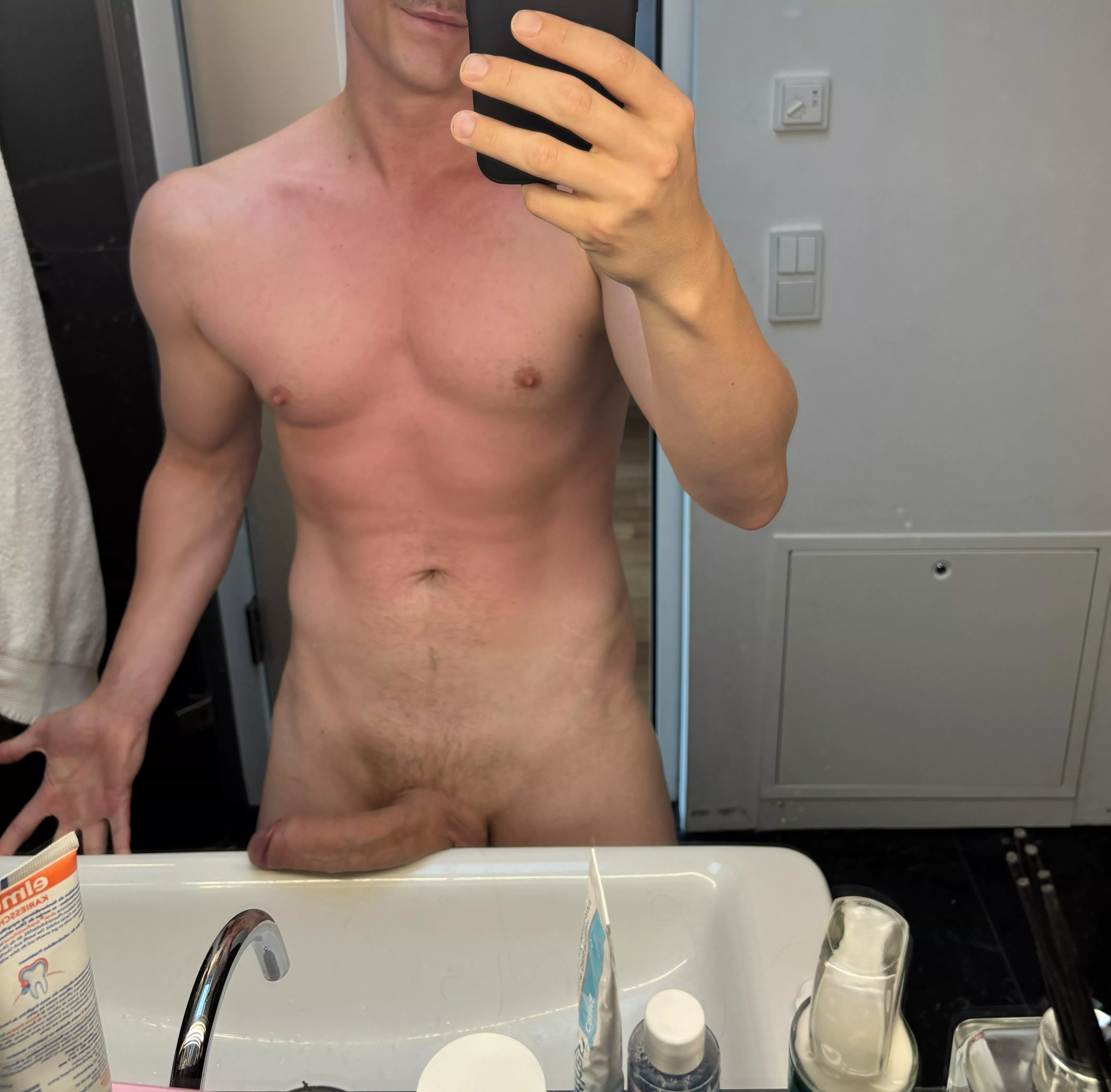 It’s so fat and heavy, had to give it a rest 😈