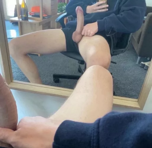 Let’s bet on who cums first. Loser gives head