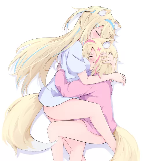 Mococo immersed in Fuwawa's pillows [Hololive]