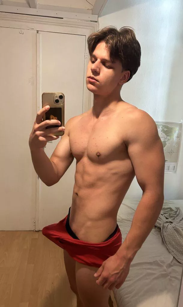[M]Would you suck on my post workout bulge?
