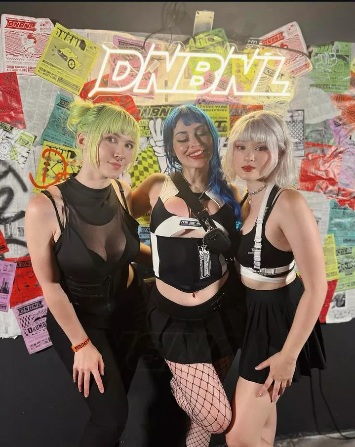 Pick One 💚💙🤍