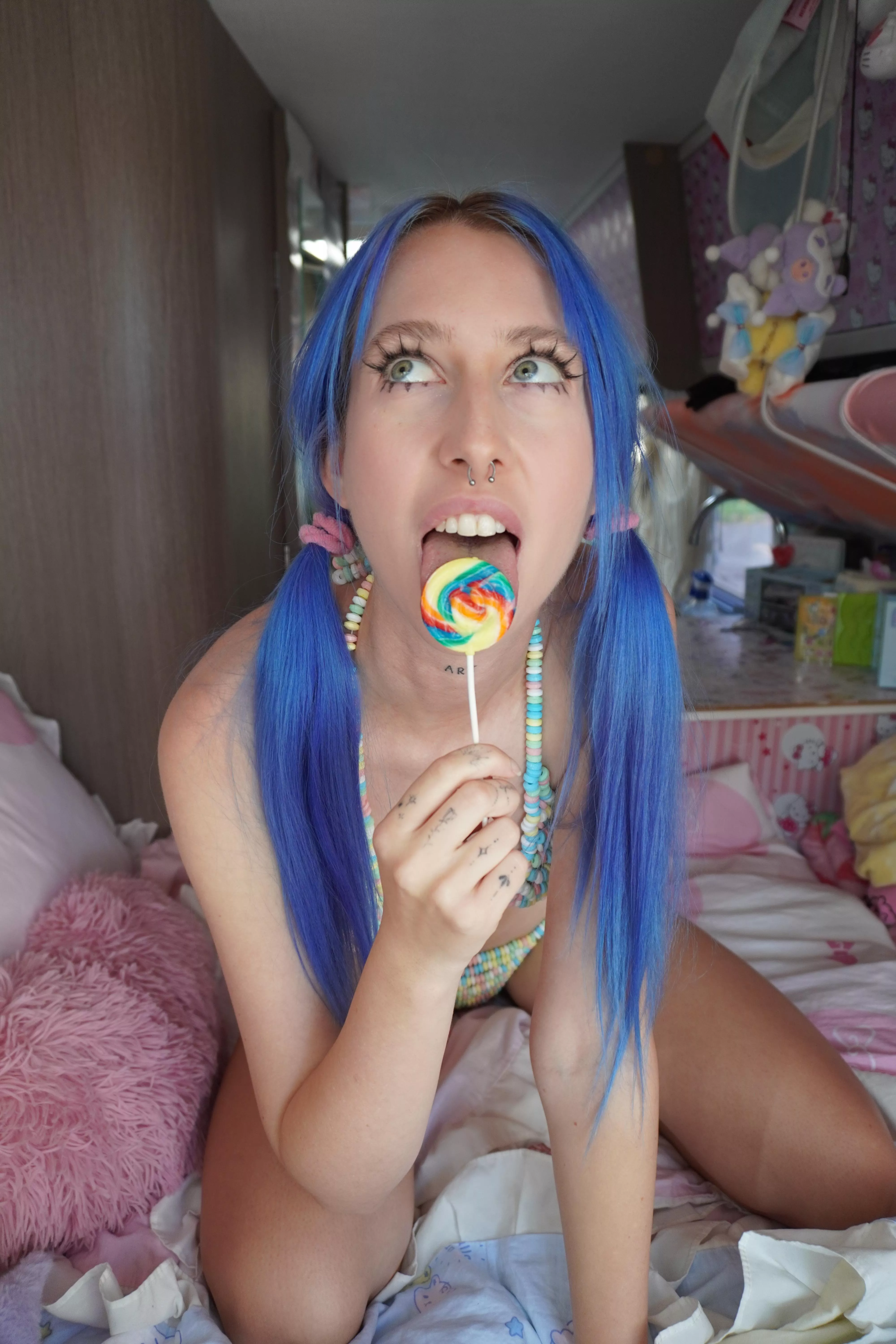 Say hi if I can be your candy 🍭 [f]