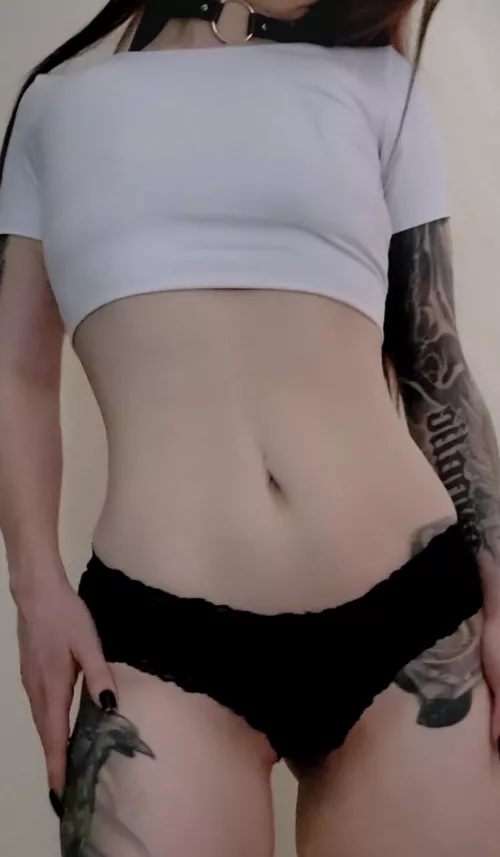 Shame to waste this pic. Love a good crop top and panties look for a fun weekend.