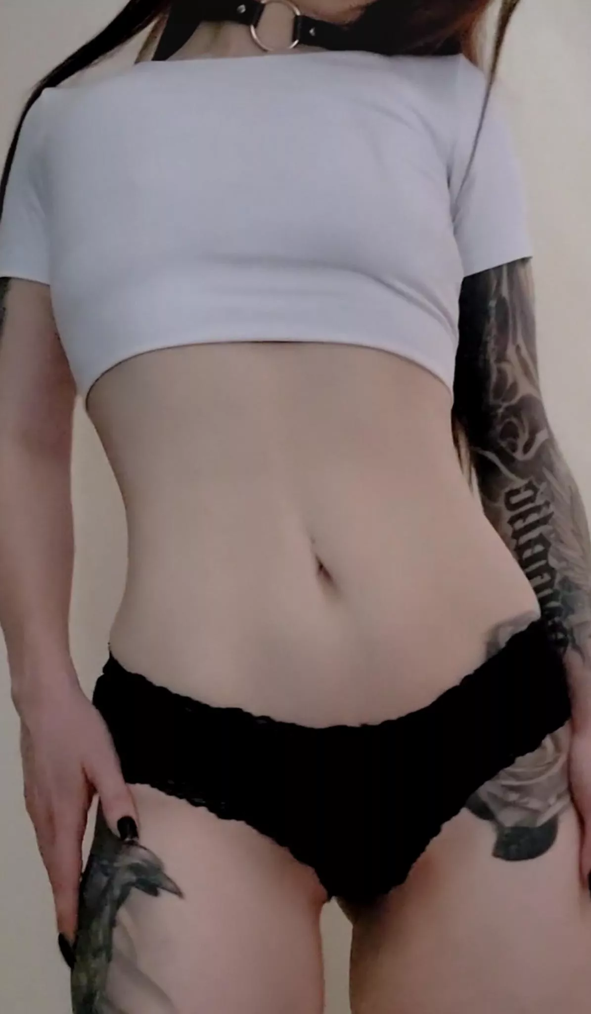 Shame to waste this pic. Love a good crop top and panties look for a fun weekend.