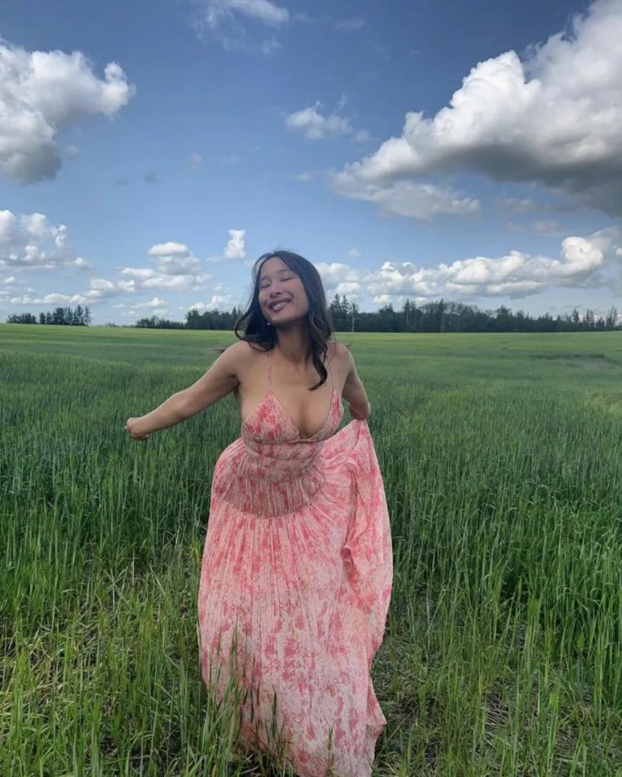 Some nice cleavage from Santina (BBCAN11)