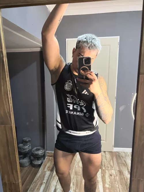 Which part of my musky body are you dying to sniff right now? 