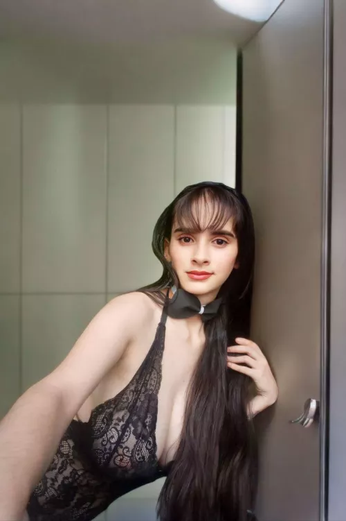 Do i look good in black body suit