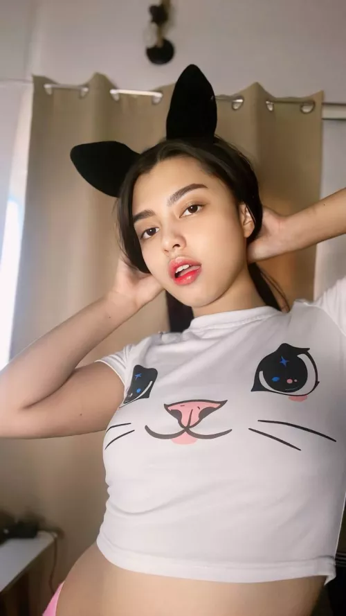 do you wanna play with this petite pussycat?