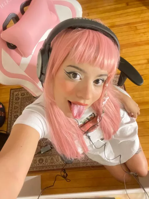 if you beat me on LOL you can cumshot me