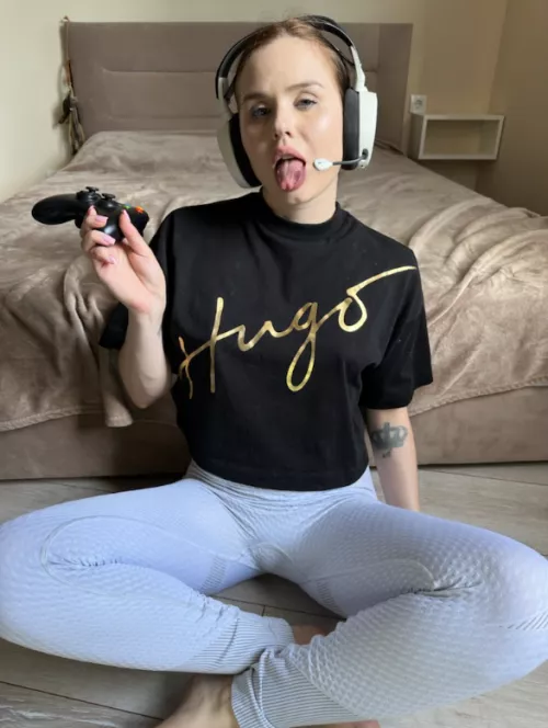 Let’s 69 but whoever cums first loses😜💦