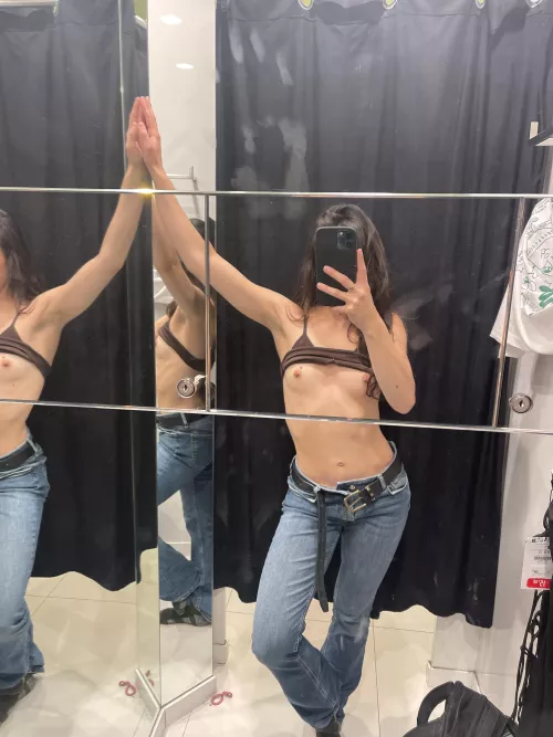 Let’s make more hand marks on the mirror 