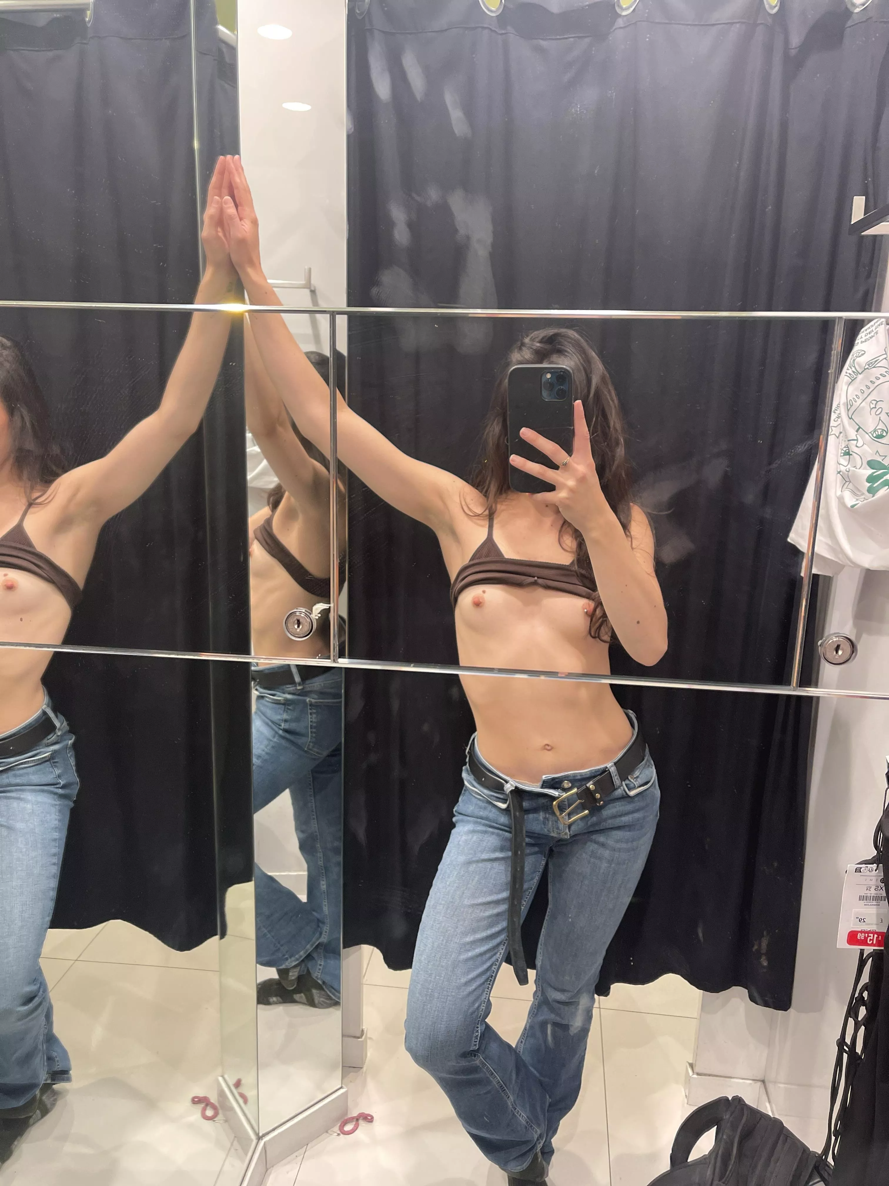 Let’s make more hand marks on the mirror 