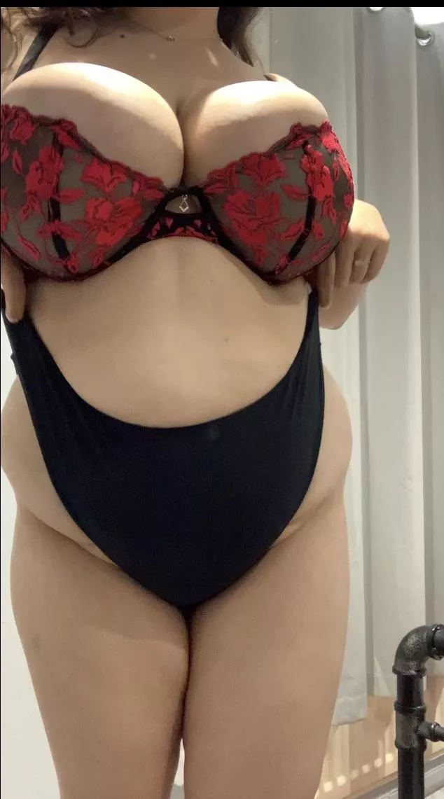 My bra can’t even keep them in 🫣🍒