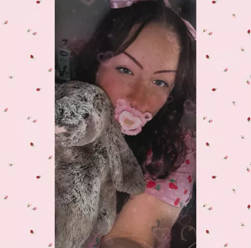 Pretty baby & her favorite stuffie! 🩷