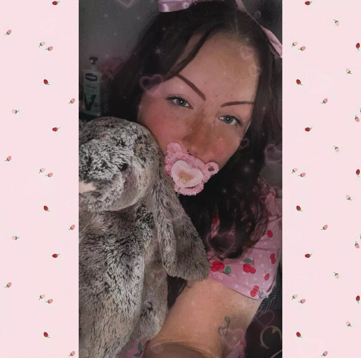 Pretty baby & her favorite stuffie! 🩷