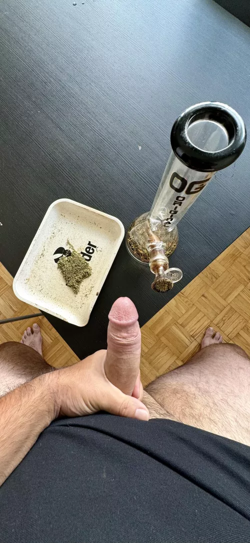 The heat, humidity, and possibly the weed has me quite horny this (M)onday afternoon