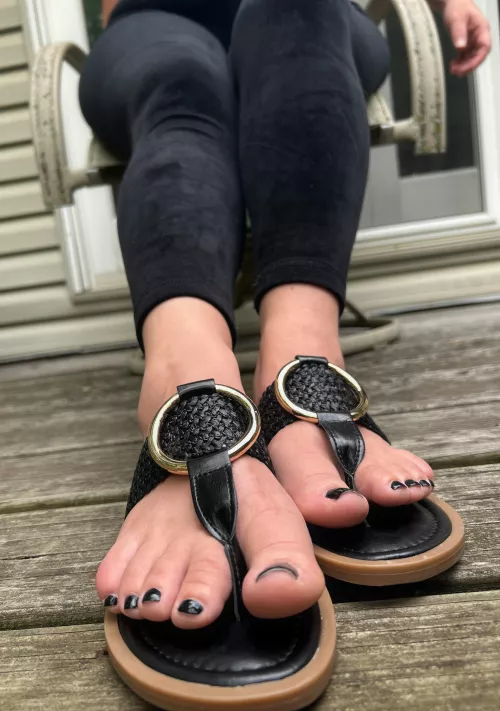 Will you lick the bottom of my feet? 