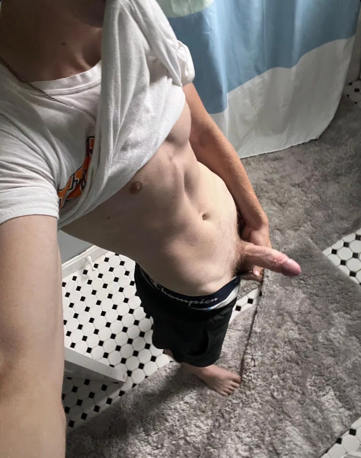 18 need someone to suck me 