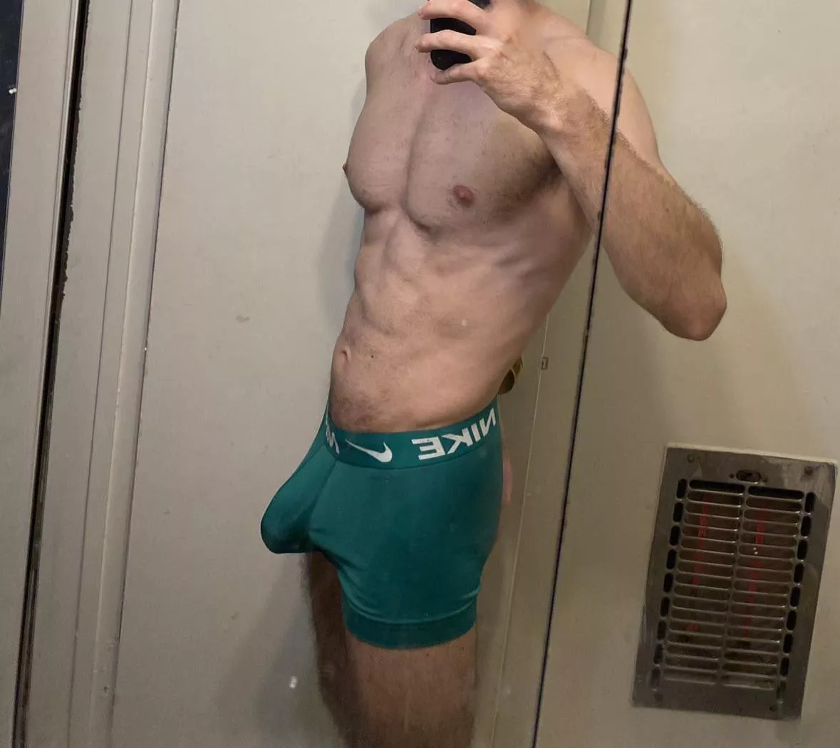 Anyone with bulge underwear kink ?