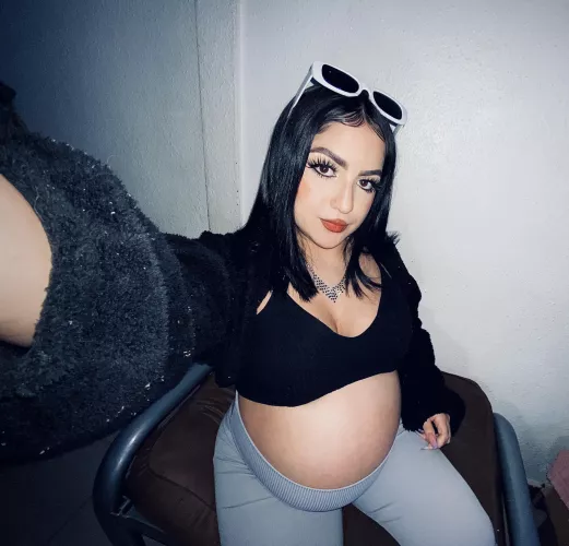 feeling so sexy with this big bump