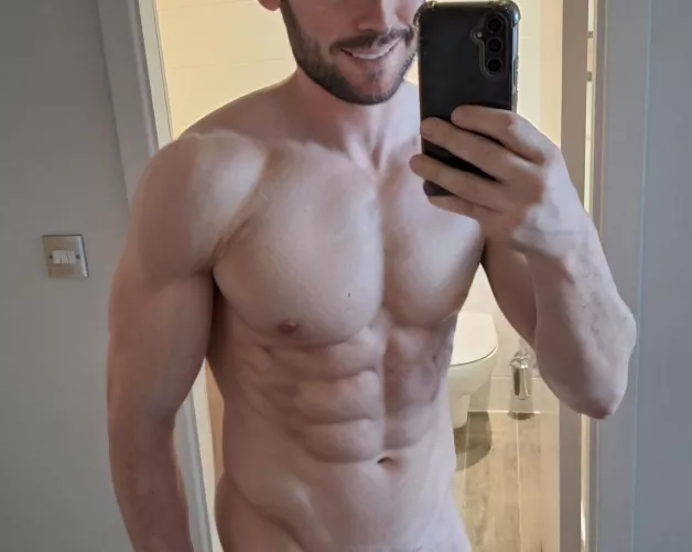 Hotel bedroom ab selfie