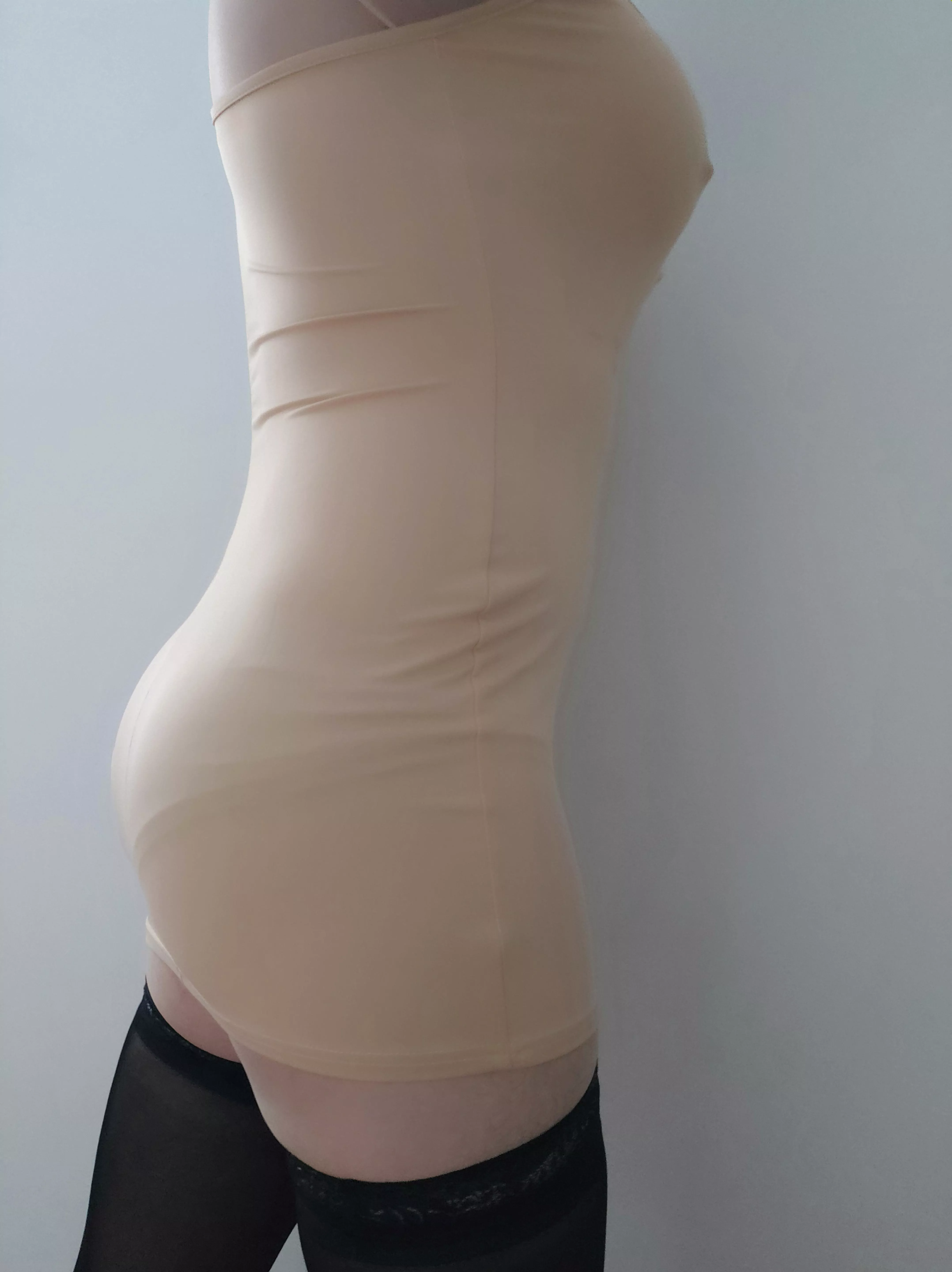 I love to go out in this dress. Any girl would like to join me at the Club? 