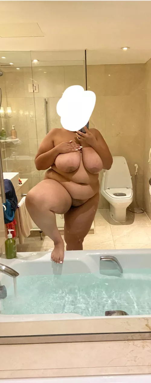 I showed my best friend my Reddit account and the pictures. F21 with 44 H titts