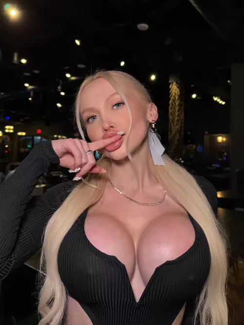 Iconic pose to show off my overfilled pillows