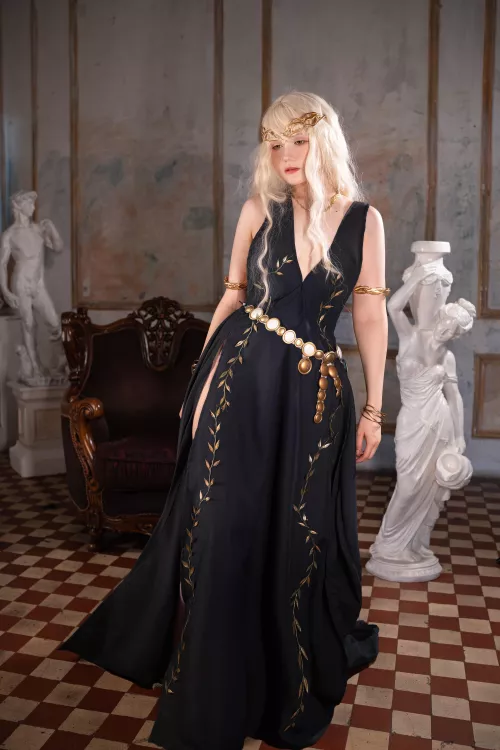 Queen Marika cosplay by Neyrodesu 