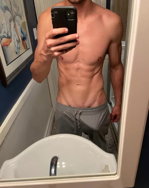 These sweats always make a good outline