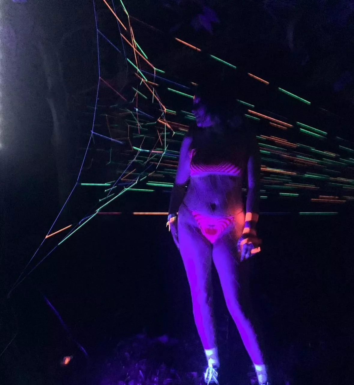 This String Art + Blacklight illuminates my whole body… i wanted to see myself naked in it so bad lol 