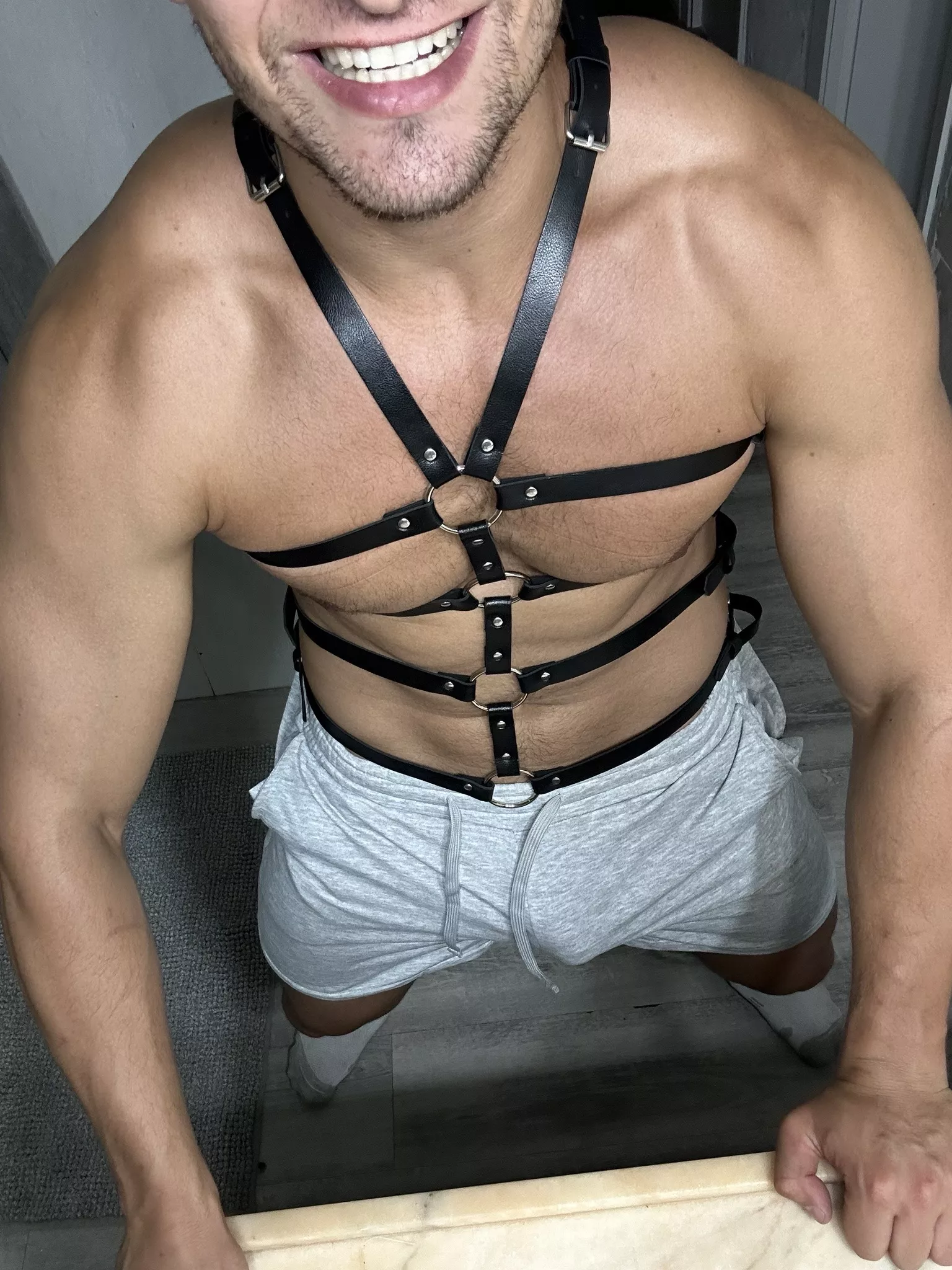 Wanna send some pics to random men, drop a 👅 if you want some