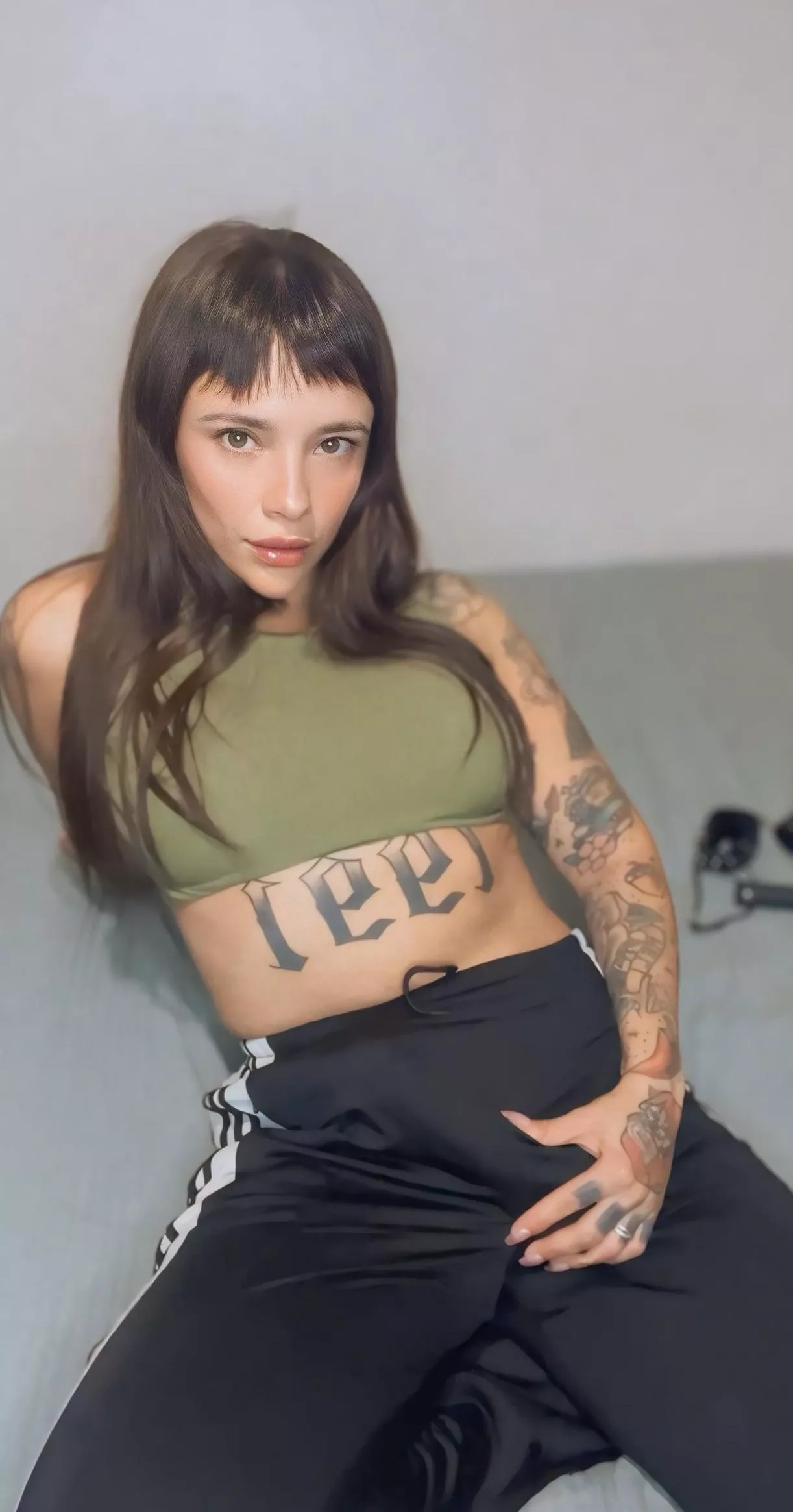 You keep looking at my pants, should i show you what i got
