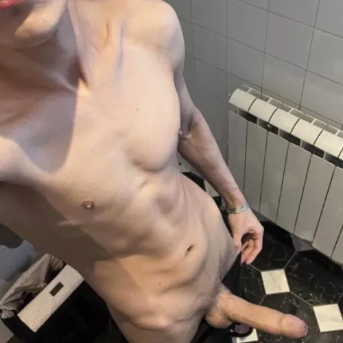 18 england hmu teens and hung lads im horny af @charlie.baker5