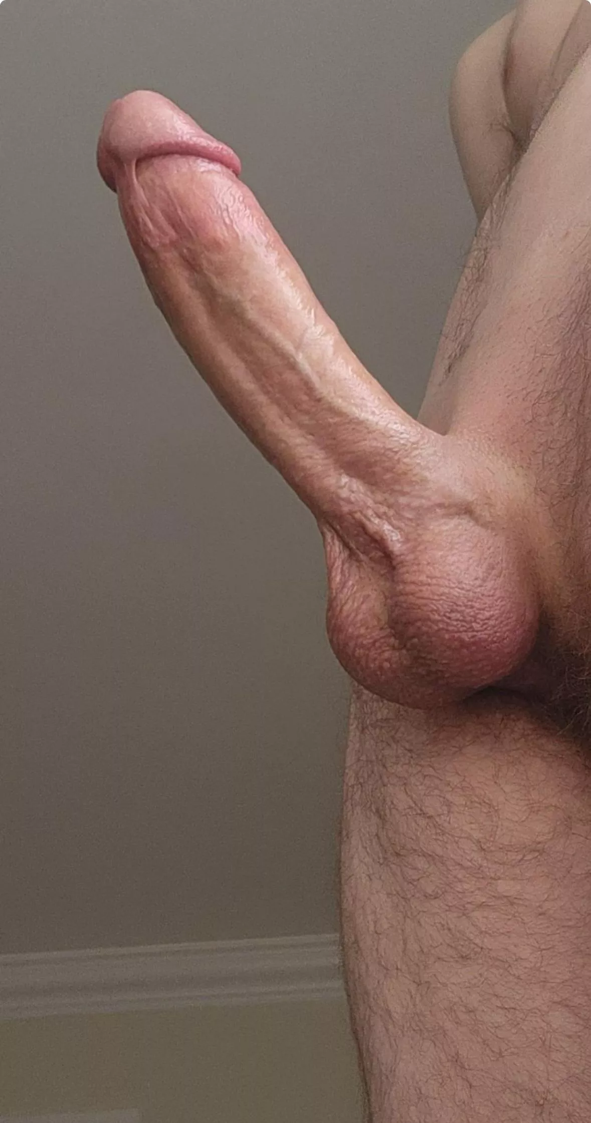 (19) into older bottoms and slutty dads😋 let’s have some fun this summer?