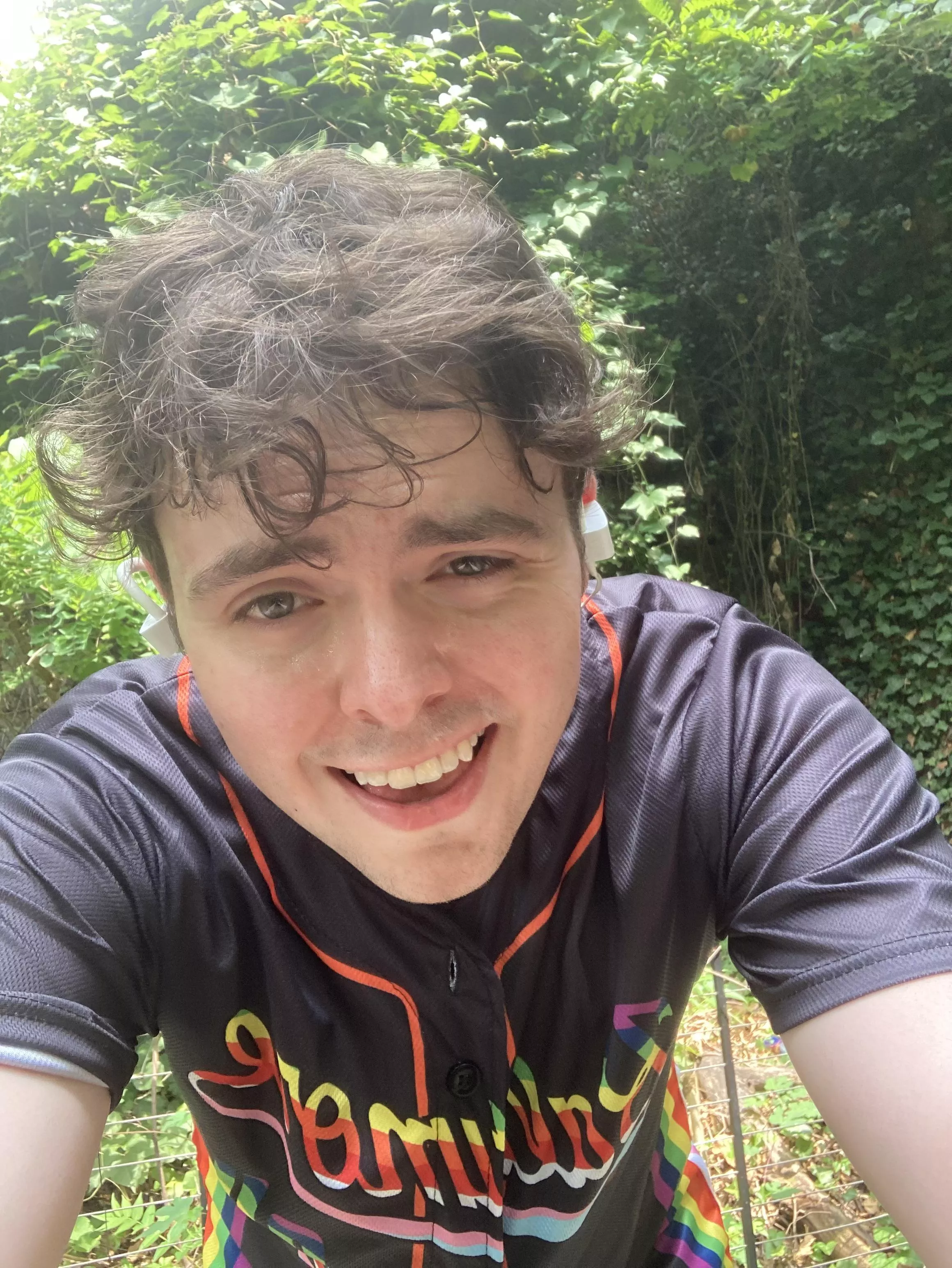 Currently dying on this run, I forgot what exercise is like lol anyways sending love and positive vibes to my fellow gay bros! 🌈✨