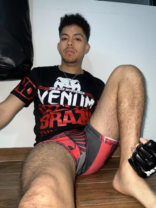 Hairy as hell, you still wanna get your hands on this? 💪🔥