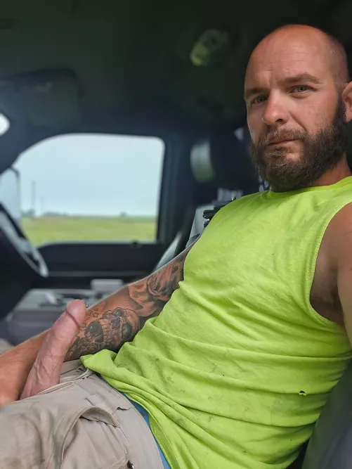 Horny AF, entertain me in my DMs! 