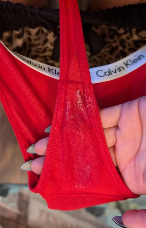 I just masturbated with pineapple edible massage oil and the smell mix is unreal 🤤🤤