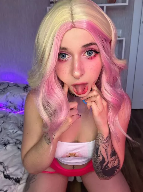 I love pink and in my hair too! ^^