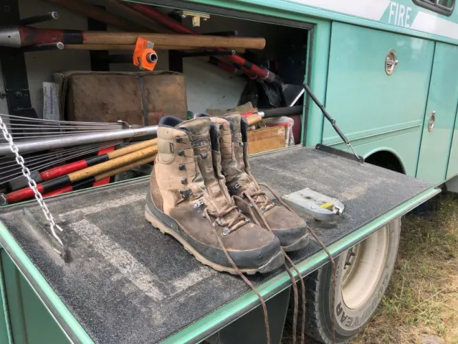 Identify the brand and model?