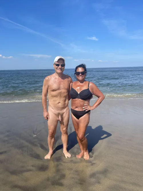 I’m naked on the beach with a women in a bikini 